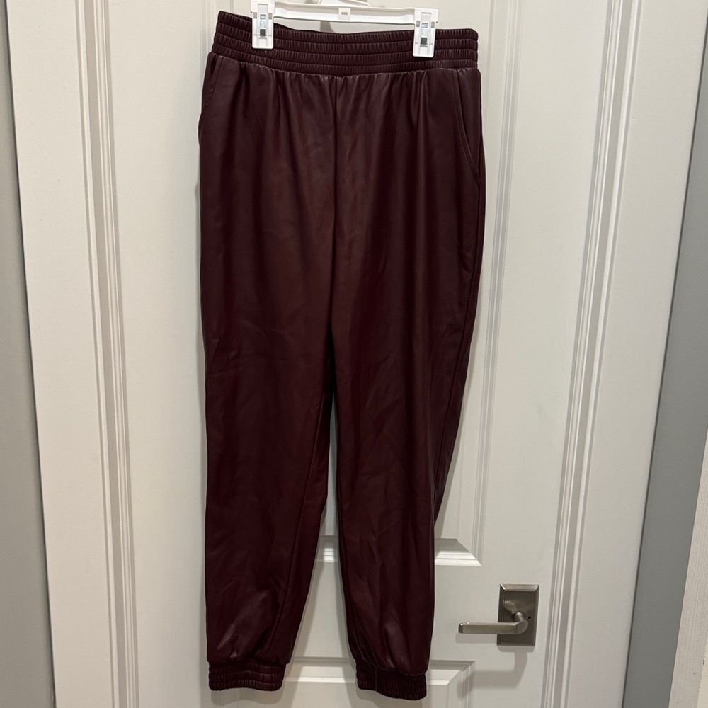 Dolce Cabo Burgandy Wine Faux Leather Jogger Pants Women’s Medium - Picture 3 of 8